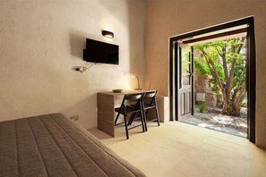 Deluxe Studio | Cribs/infant beds, free WiFi, bed sheets - Casa Mespilea (Paphos)