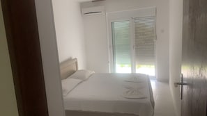 2 bedrooms, iron/ironing board, travel crib, free WiFi