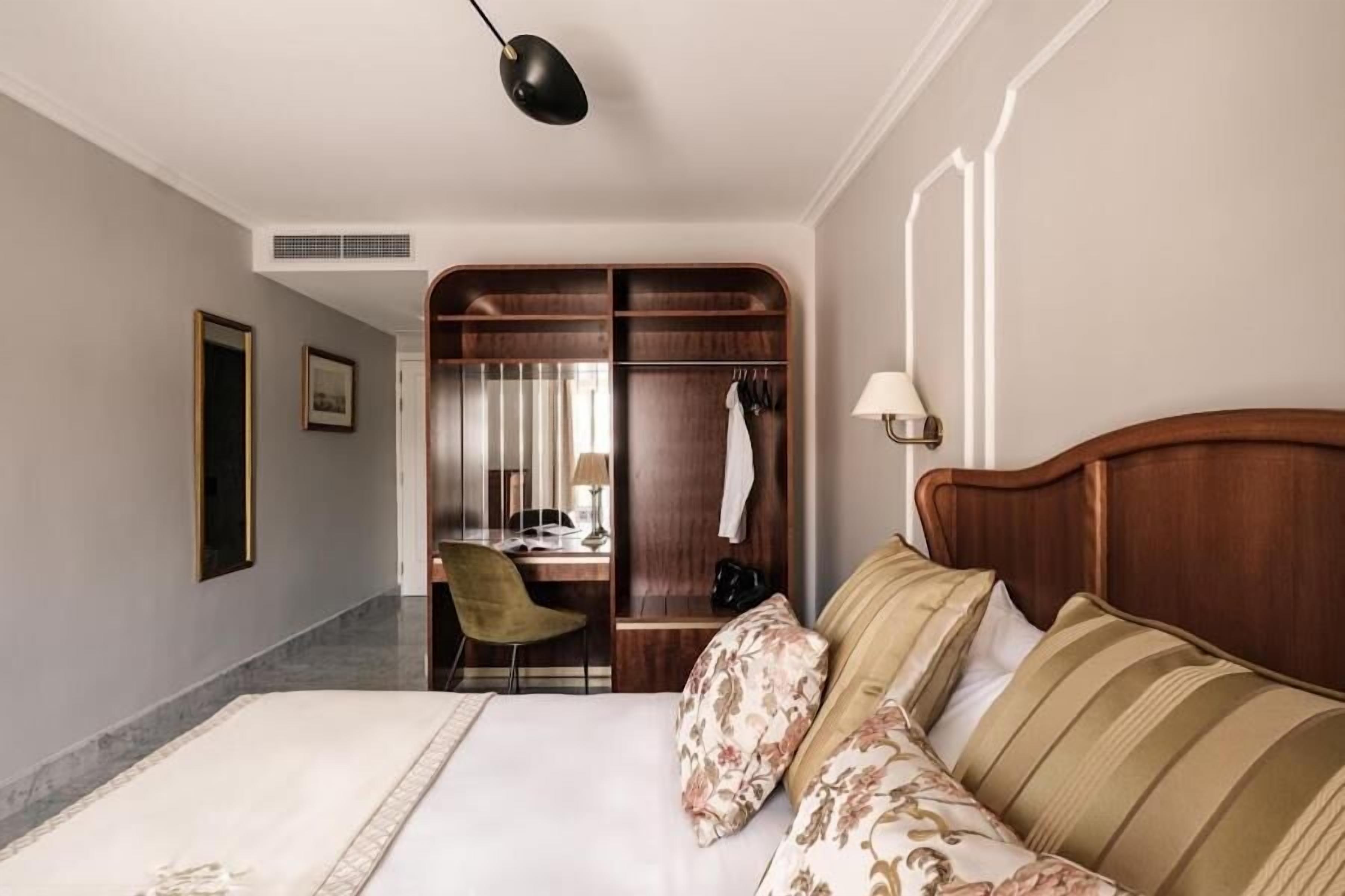 classic double or twin room, balcony | 1 bedroom, minibar, in-room safe, desk