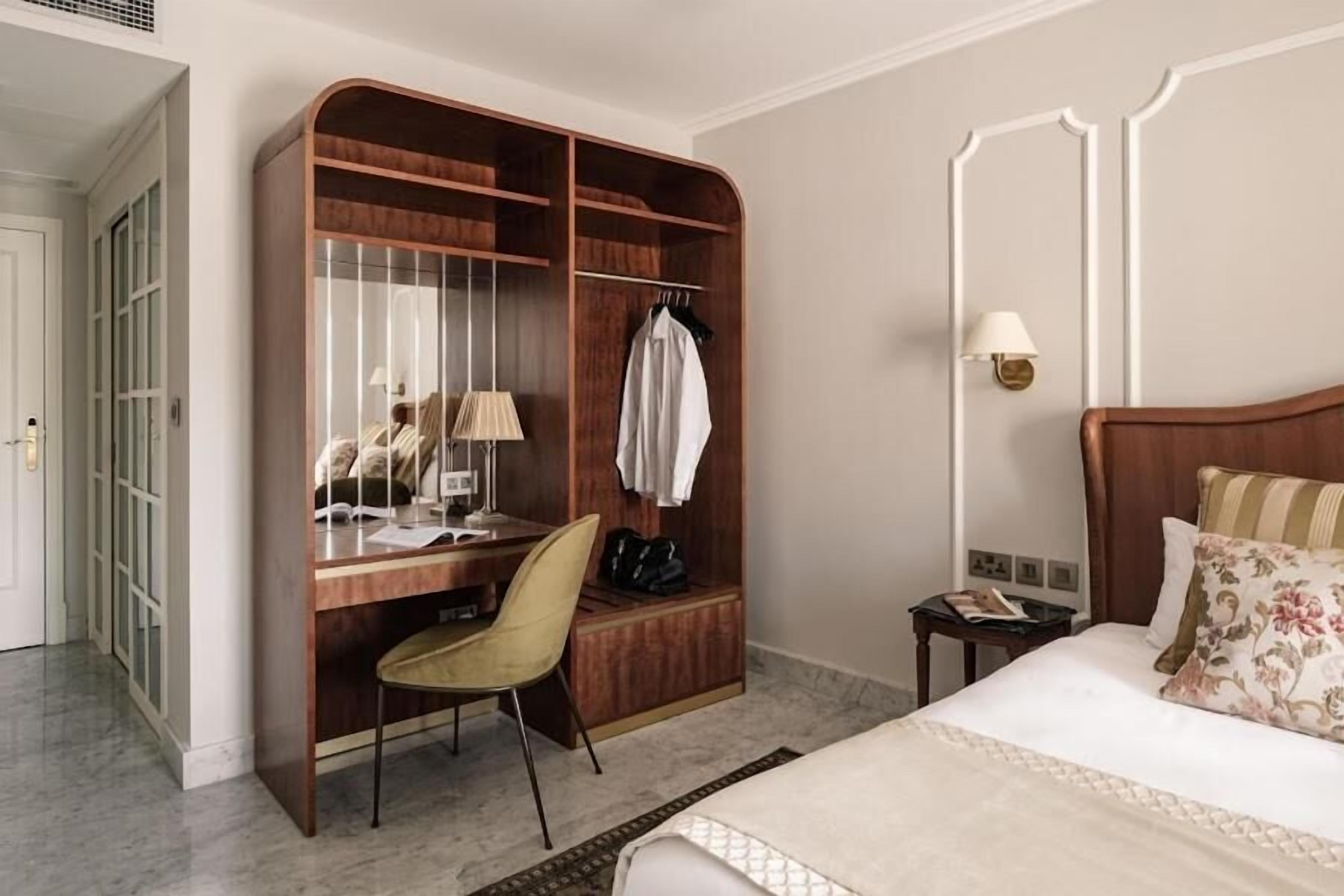 classic double or twin room, balcony | 1 bedroom, minibar, in-room safe, desk