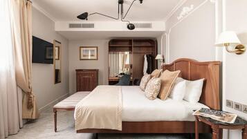 Classic Double or Twin Room | Minibar, in-room safe, desk, laptop workspace