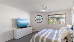 3 bedrooms, iron/ironing board, Internet