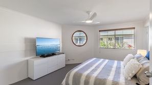 3 bedrooms, iron/ironing board, Internet