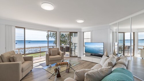 Pelican Sands 2 , 83 Soldiers Point Road - fantastic waterfront unit with pool and air conditioning