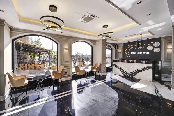 Reception - Dora Pera Hotel (Istanbul)