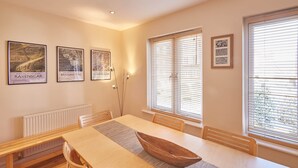House | In-room dining - The Scuttlebutt (Whitby)