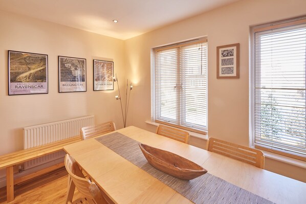 House | In-room dining