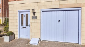 Front of property - The Scuttlebutt (Whitby)