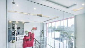 Coin salon dans le hall