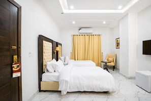 Minibar, laptop workspace, blackout curtains, soundproofing