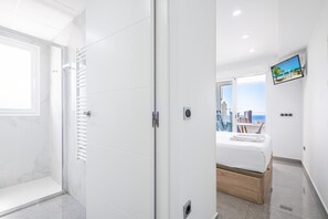 1 habitación, tabla de planchar con plancha, wifi gratis y ropa de cama 