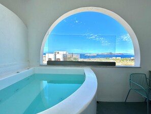 Minibar, individually decorated, individually furnished, desk - Nuvia Suites (Santorini)