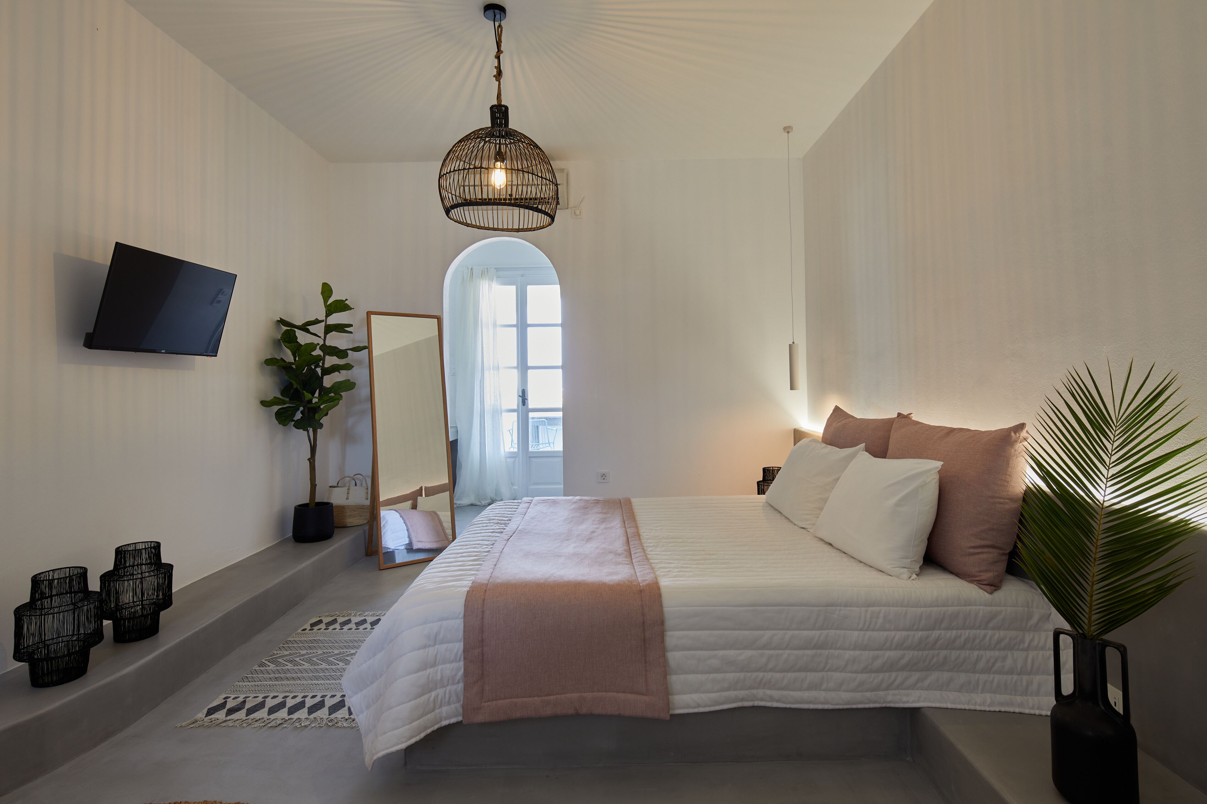 1 bedroom, minibar, individually decorated, individually furnished