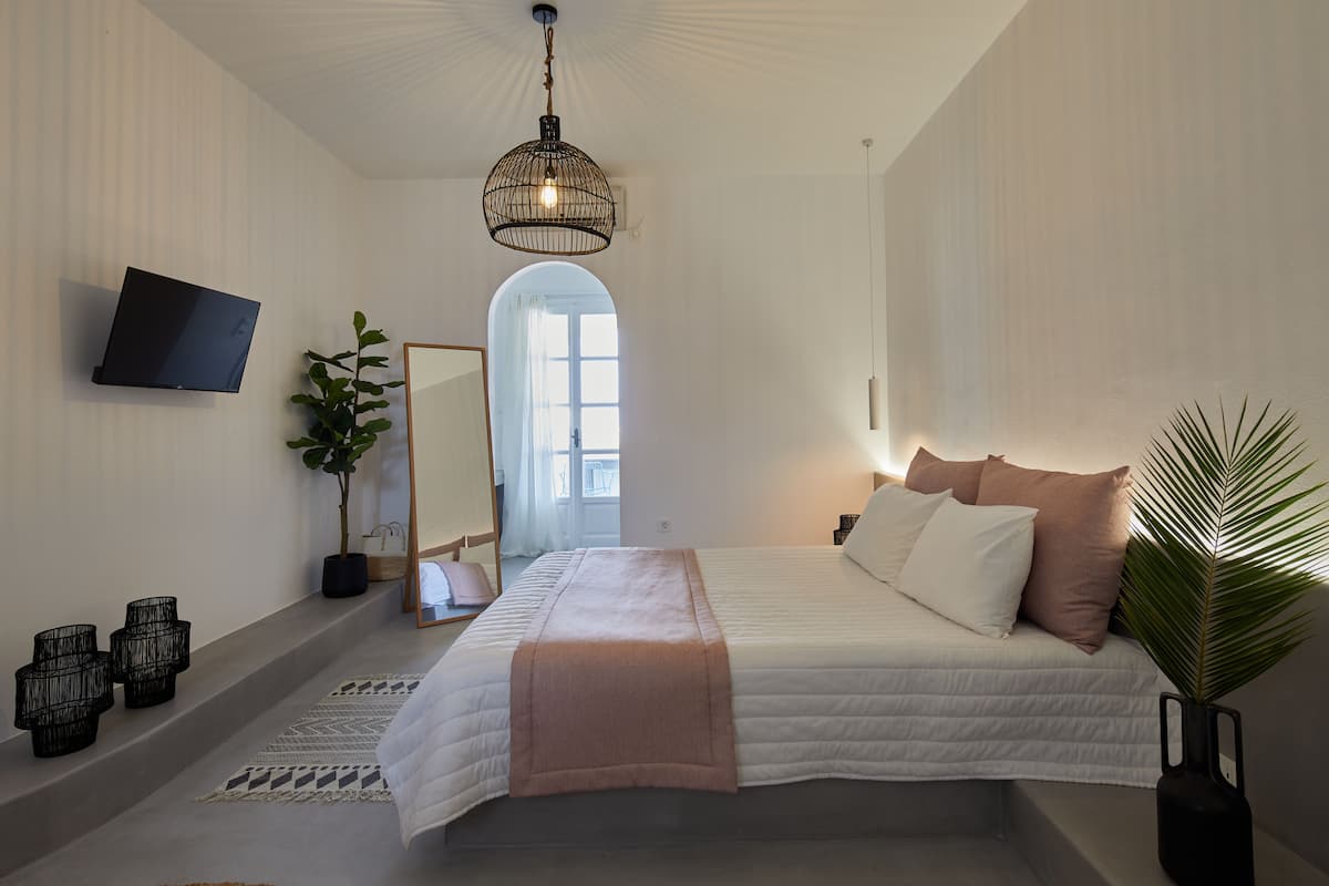 1 bedroom, minibar, individually decorated, individually furnished