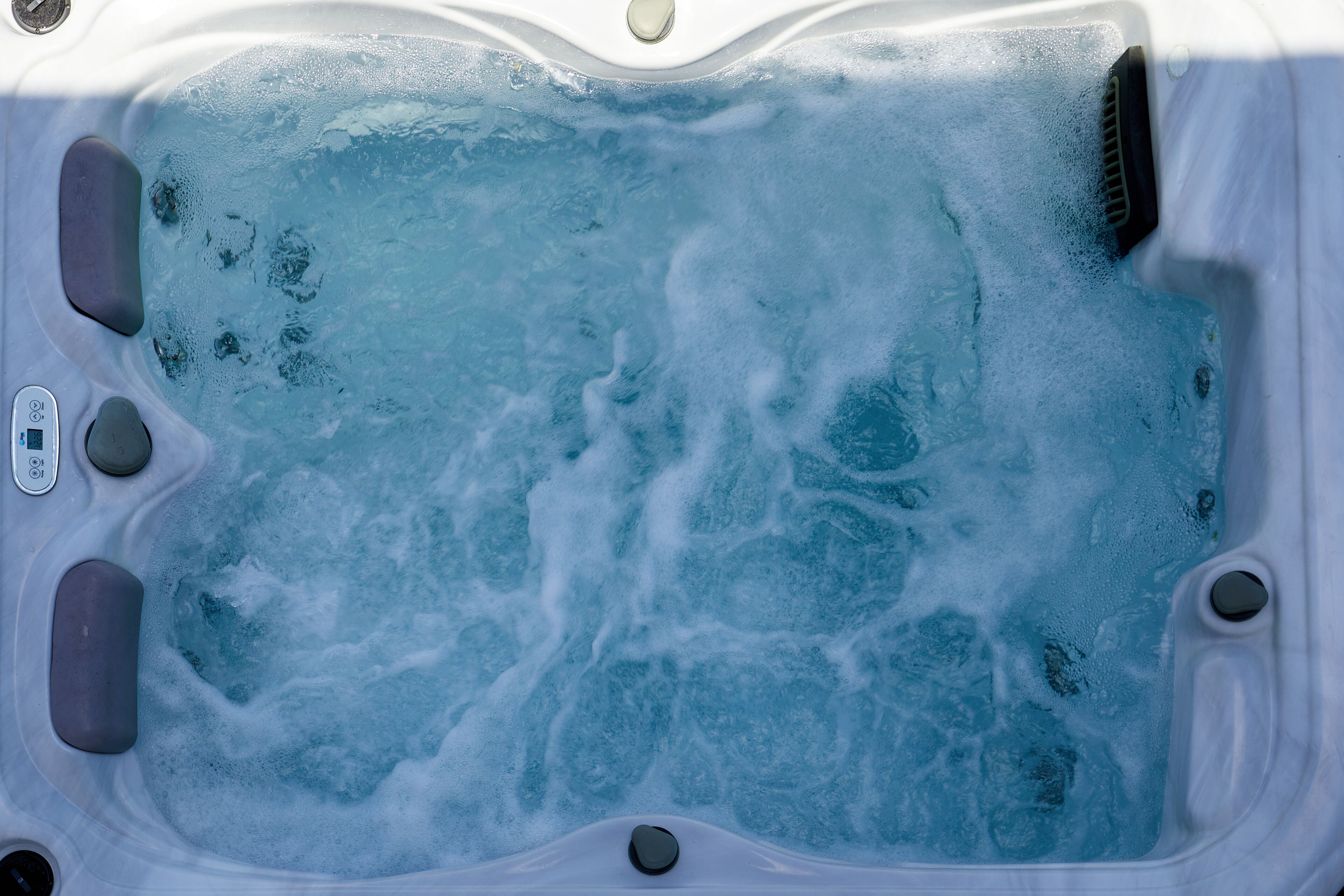 family suite, 2 bedrooms, hot tub, sea view | private spa tub