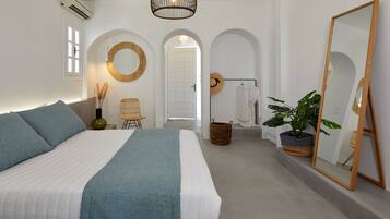 Suite Standard, vista mare | Minibar, con stile personalizzato, con arredamento individuale