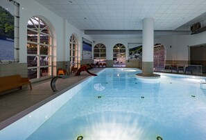 Indoor pool, seasonal outdoor pool - Dormio resort Eifeler Tor (Heimbach)