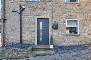 Front of property - No. 9 Victoria Road (Richmond)