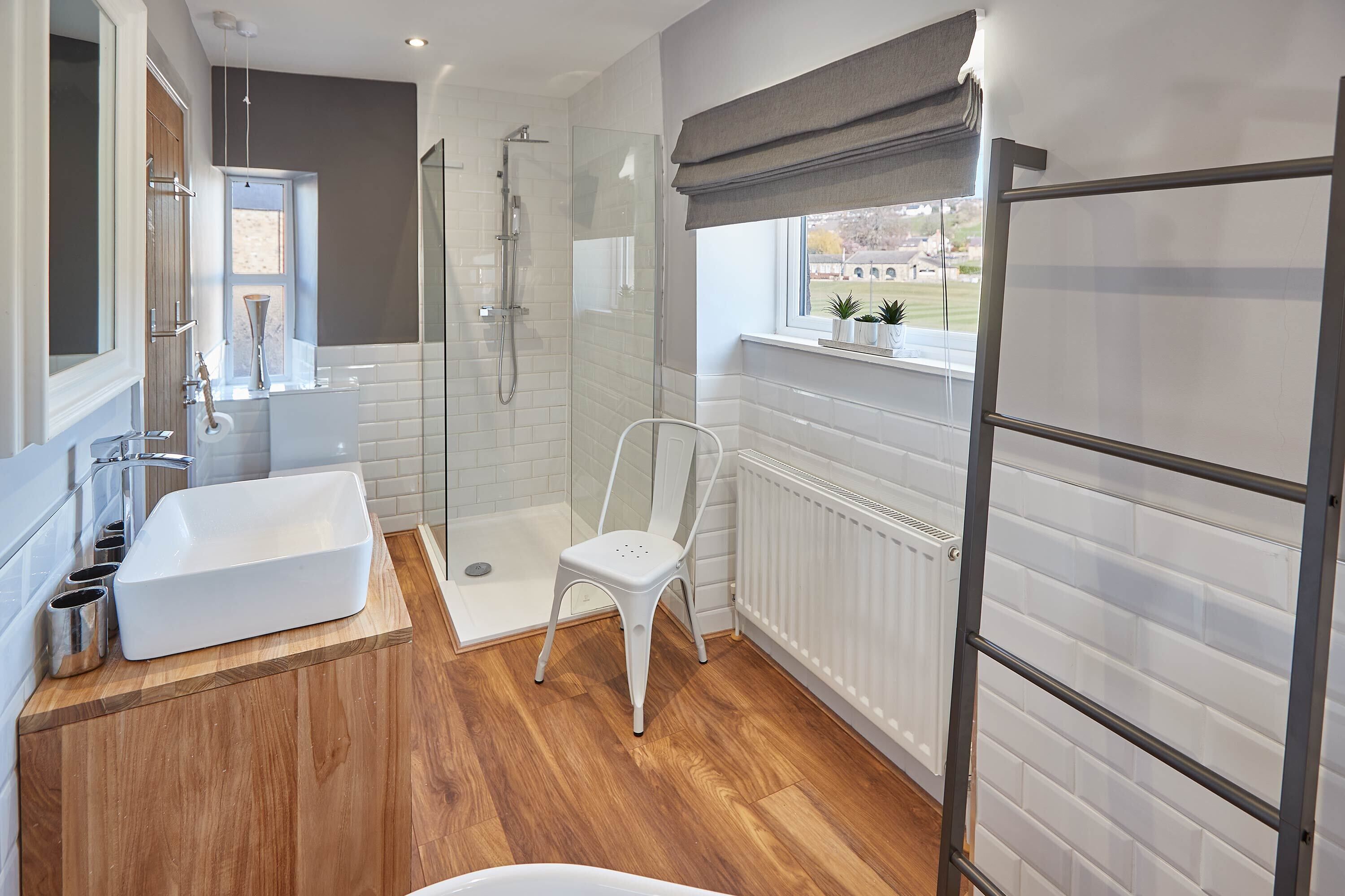 House | Bathroom | Separate tub and shower, towels