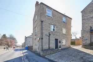 Exterior - No. 9 Victoria Road (Richmond)