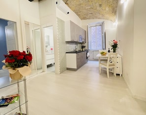 Interior - Fantastic 3 Bedroom Apartment In Center Of Rome. Beautifully Remodeled! (Roma)
