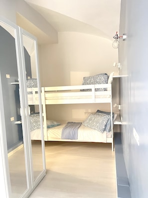 3 bedrooms, desk, iron/ironing board, travel crib