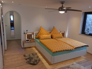 2 bedrooms, desk, iron/ironing board, travel crib