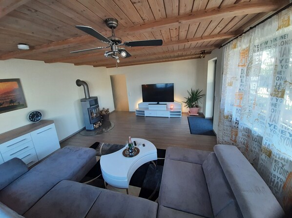 Smart TV, fireplace, table tennis