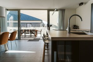 Kjøleskap, mikrobølgeovn, ovn og oppvaskmaskin