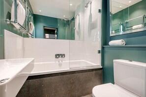 Bathroom - Chic Chelsea Home near South Kensington by UnderTheDoormat (London)