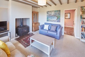 House | Living area | 32-inch flat-screen TV with digital channels, TV - Heather Cottage (Whitby)