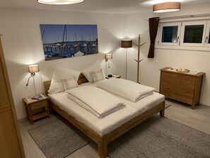 1 bedroom, in-room safe, desk, travel crib