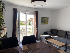 TV connectée, jeux vidéo, livres, espaces bureaux