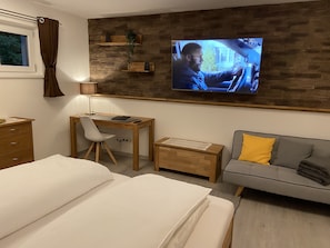 1 Schlafzimmer, Zimmersafe, Schreibtisch, Reisekinderbett