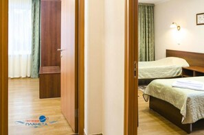 Desk, laptop workspace, free WiFi - Planeta (Chelyabinsk)