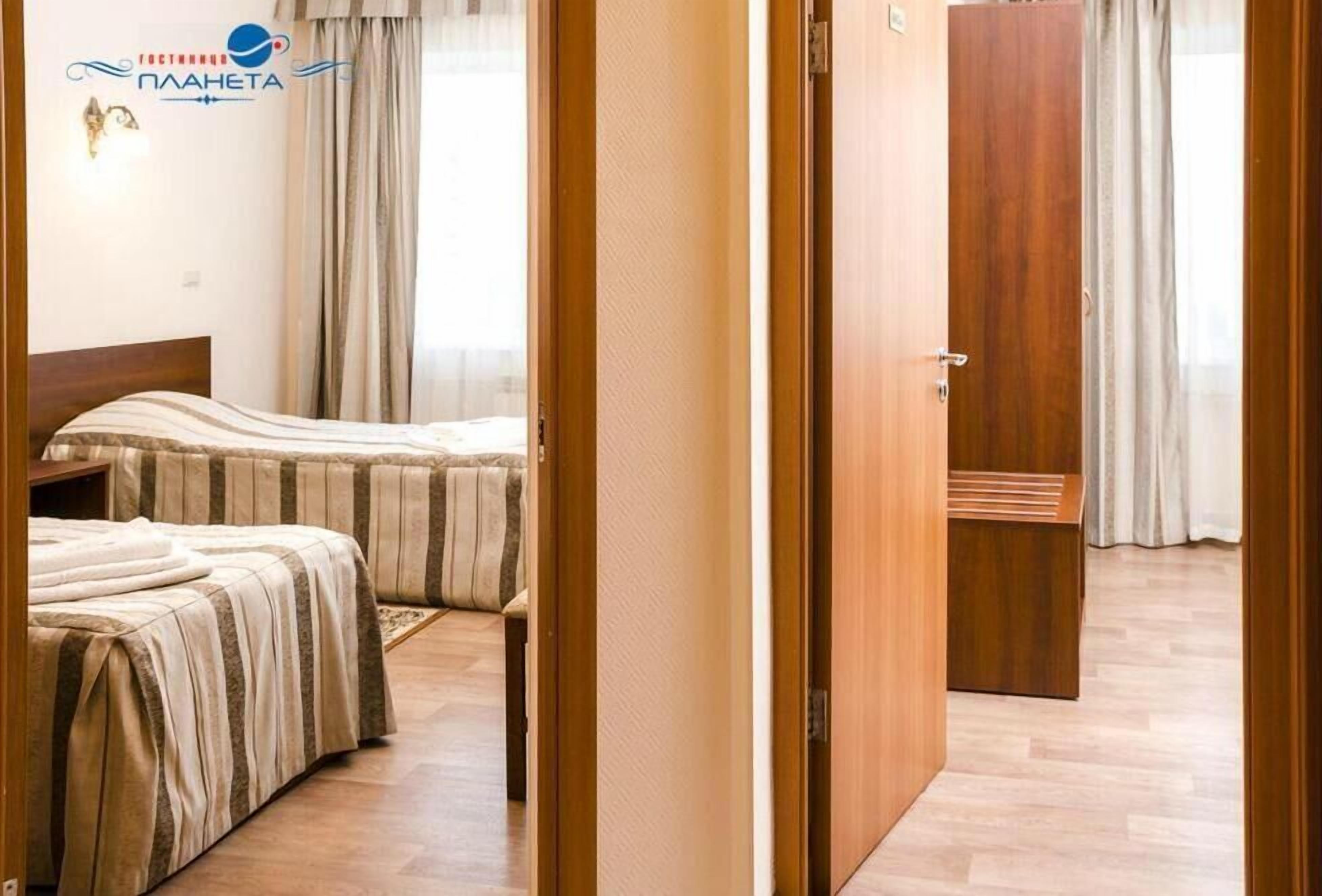 Bureau, espace de travail pour ordinateur portable, Wi-Fi gratuit