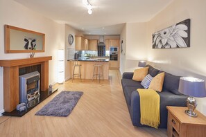 Maison | Coin séjour | Télévision à écran plat de 32 pouces avec chaînes numériques, télévision