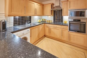 Maison | Cuisine privée | Réfrigérateur, micro-ondes, four, plaque de cuisson