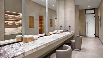 Couples treatment rooms, sauna, hot tub, steam room, Turkish bath