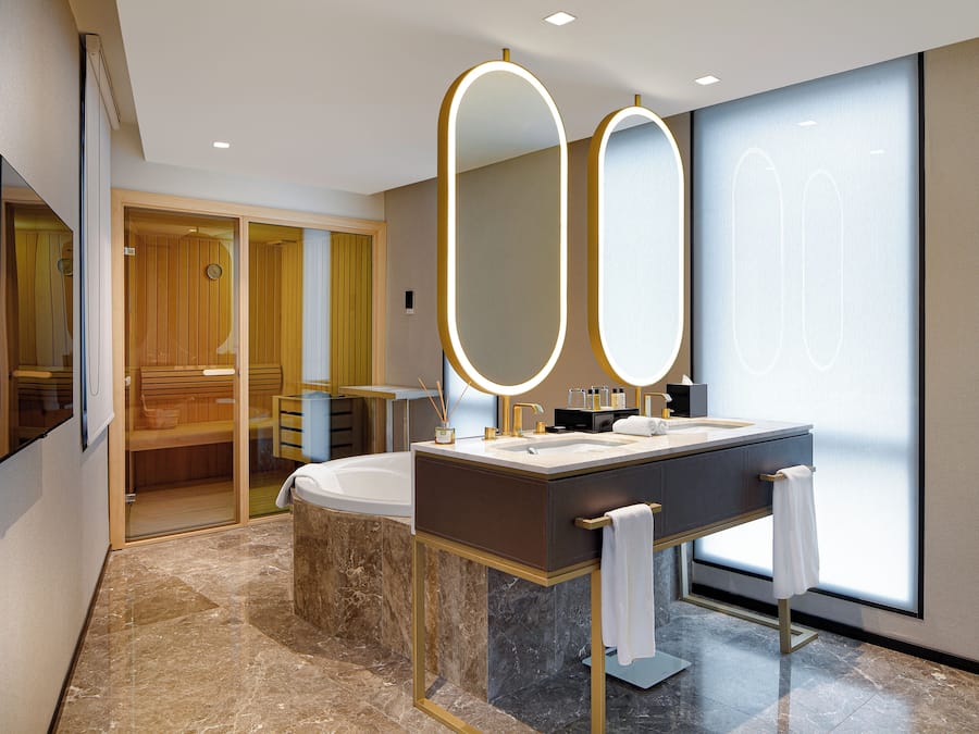 Presidential Suite | Bagno | Combinazione doccia/vasca, set di cortesia gratuito, asciugacapelli