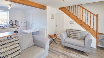 House | Living area | 32-inch flat-screen TV with digital channels, TV