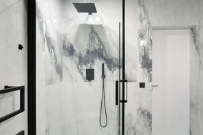 Ducha y secador de pelo
