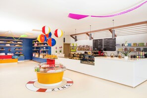 Gift shop - Centara Mirage Beach Resort Dubai (Dubai)