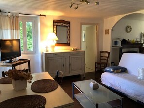 2 habitaciones, tabla de planchar con plancha y cuna de viaje 