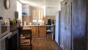 Coffee/tea maker, fridge, microwave, oven