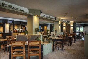 Restaurant - The Inn For All Seasons (Redruth)