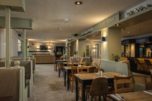 Restaurant - The Inn For All Seasons (Redruth)