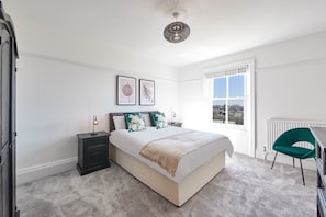 House | 7 bedrooms, individually decorated, individually furnished - The Farmhouse (Bridlington)