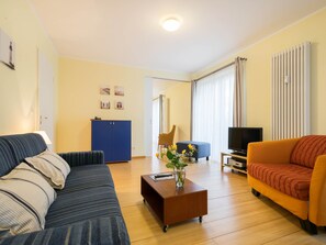 Fernseher, DVD-Player, Stereoanlage