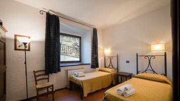 2 bedrooms, desk, travel crib, free WiFi